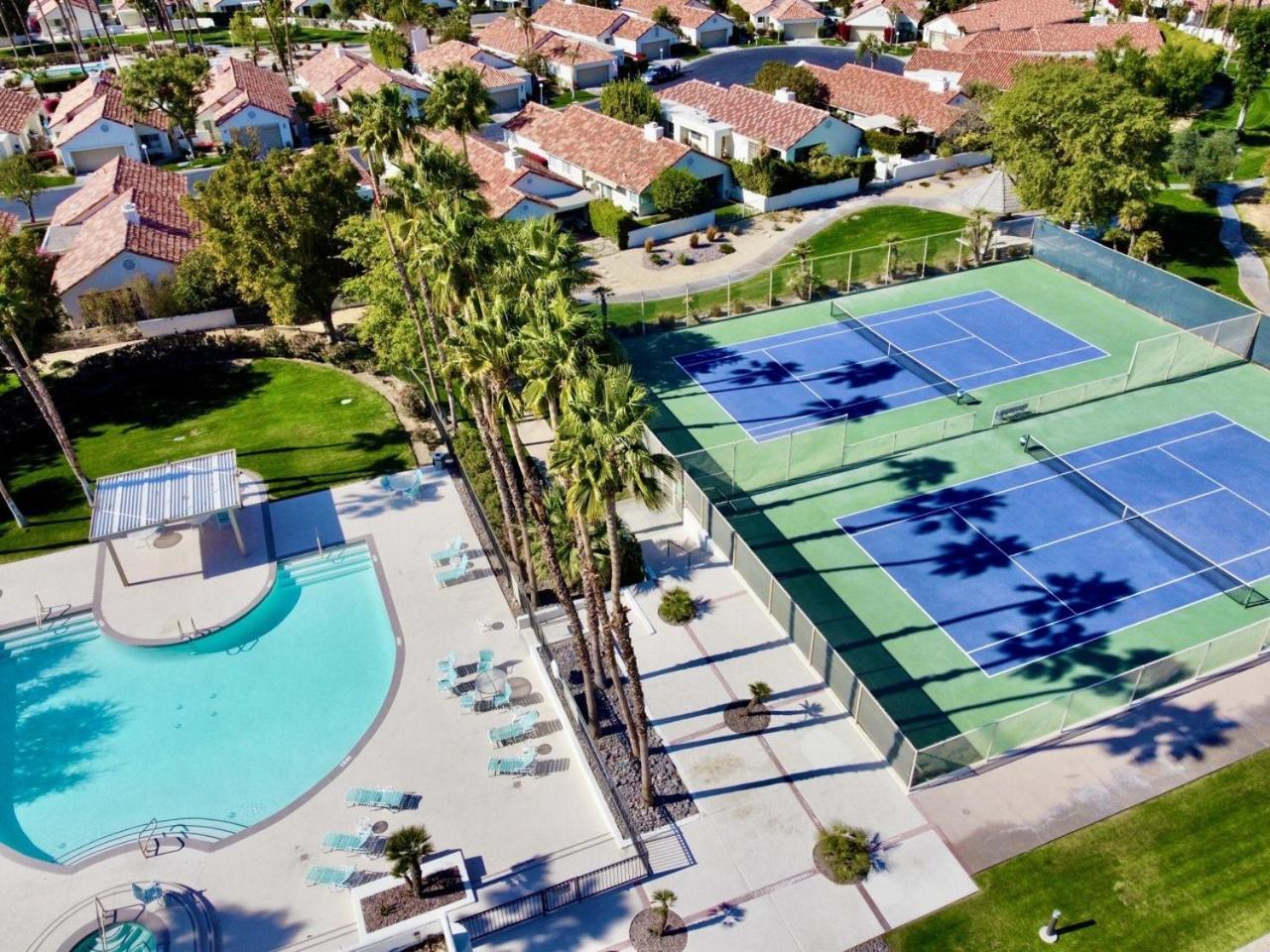 Desert Breezes Resort Palm Desert Luaran gambar