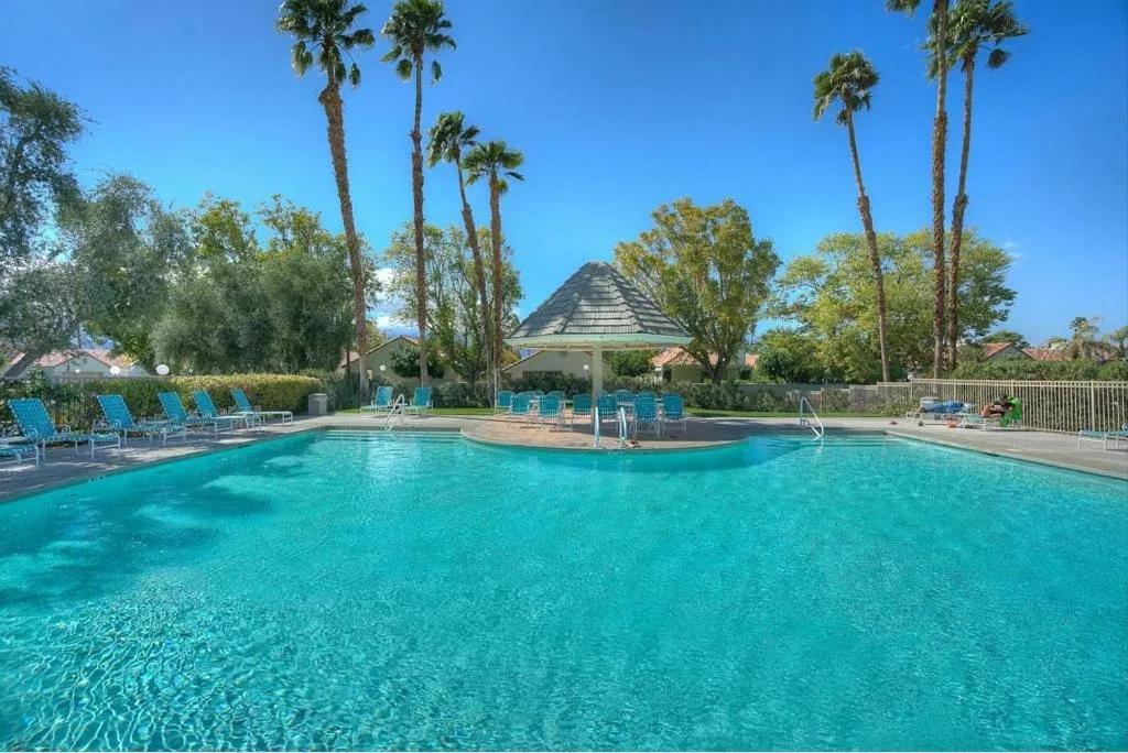 Desert Breezes Resort Palm Desert Luaran gambar