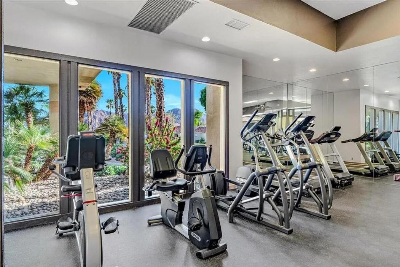 Desert Breezes Resort Palm Desert Luaran gambar